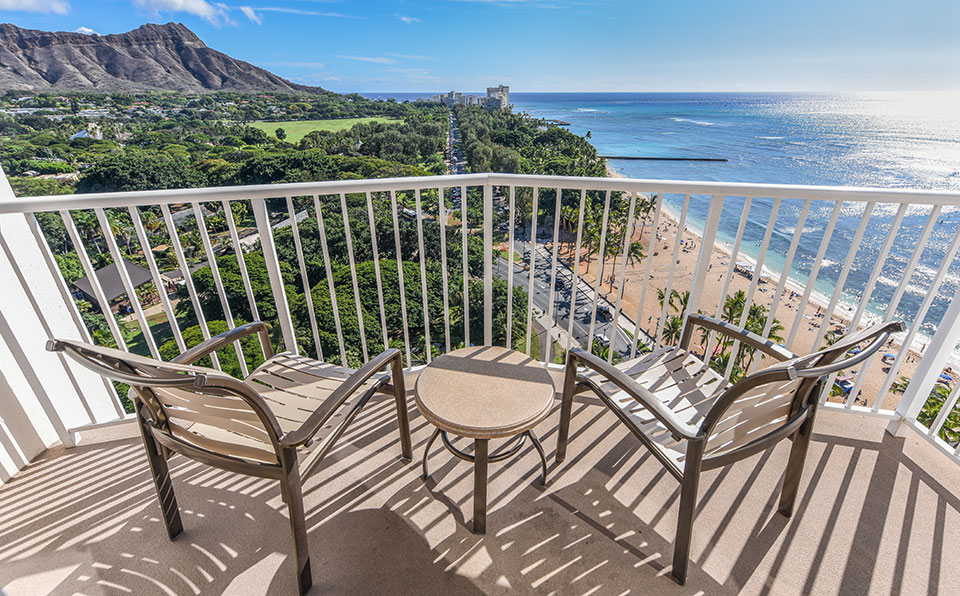 ラナイから、ダイヤモンドヘッド、カピオラニ公園、ワイキキビーチを見渡します