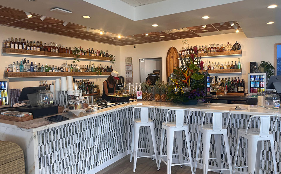 ワイキキウォールズ - カウンター